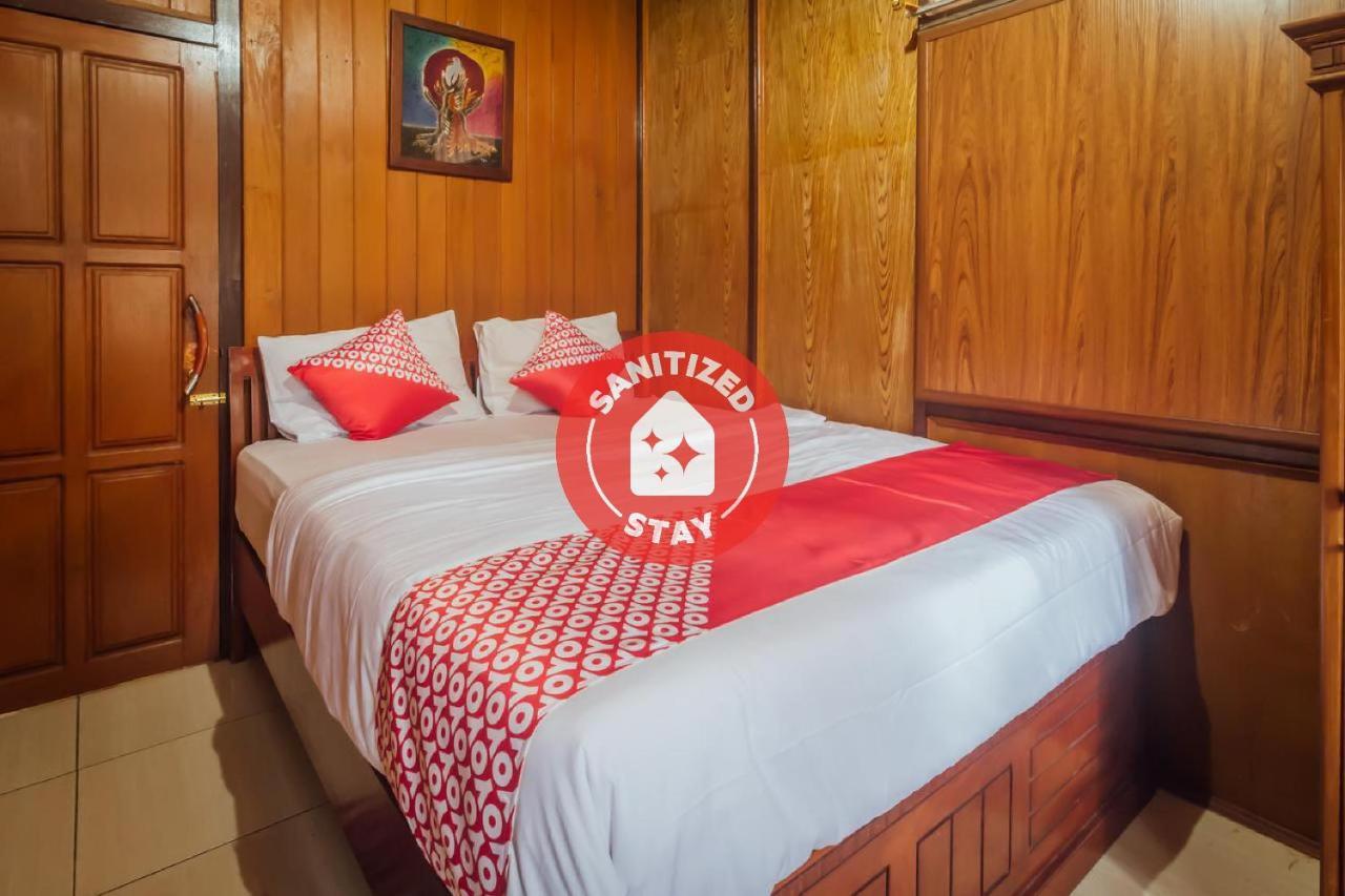 Vaccinated Staff - Oyo 1300 Crecia Guest House Hatu Exterior photo