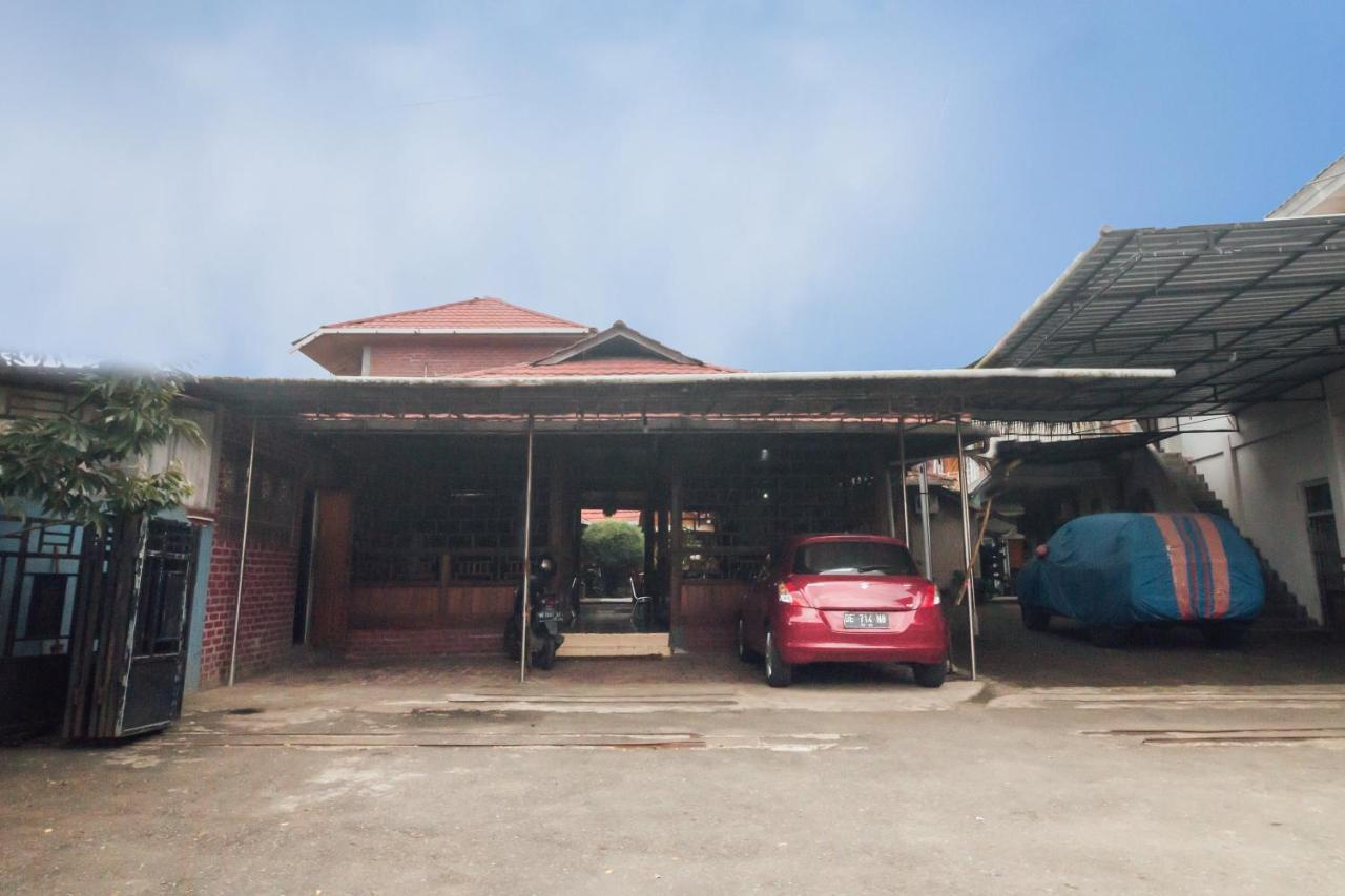 Vaccinated Staff - Oyo 1300 Crecia Guest House Hatu Exterior photo