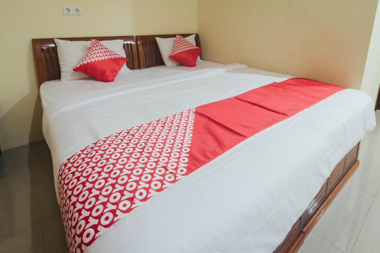 Vaccinated Staff - Oyo 1300 Crecia Guest House Hatu Exterior photo