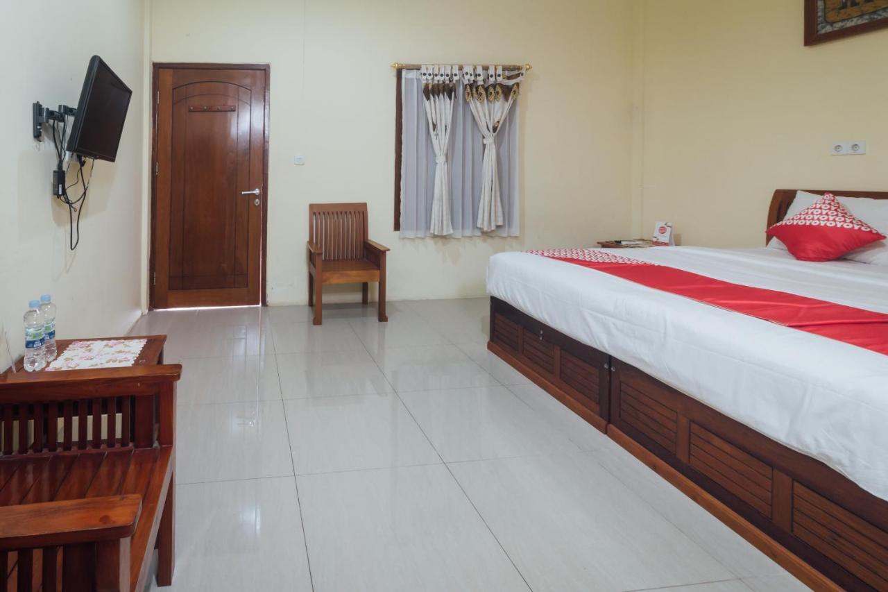 Vaccinated Staff - Oyo 1300 Crecia Guest House Hatu Exterior photo