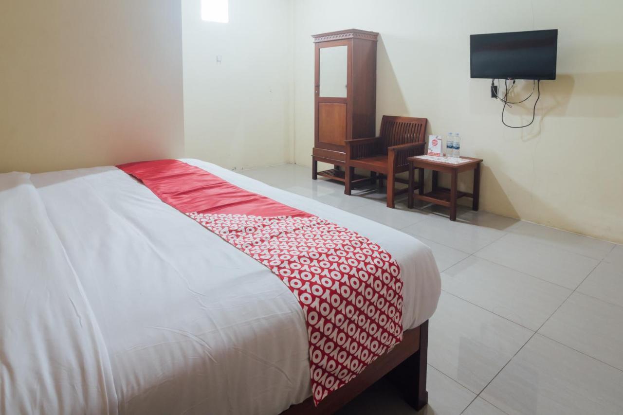 Vaccinated Staff - Oyo 1300 Crecia Guest House Hatu Exterior photo