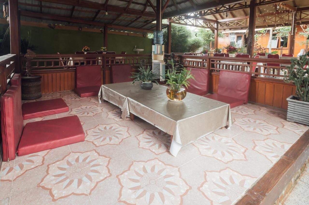 Vaccinated Staff - Oyo 1300 Crecia Guest House Hatu Exterior photo
