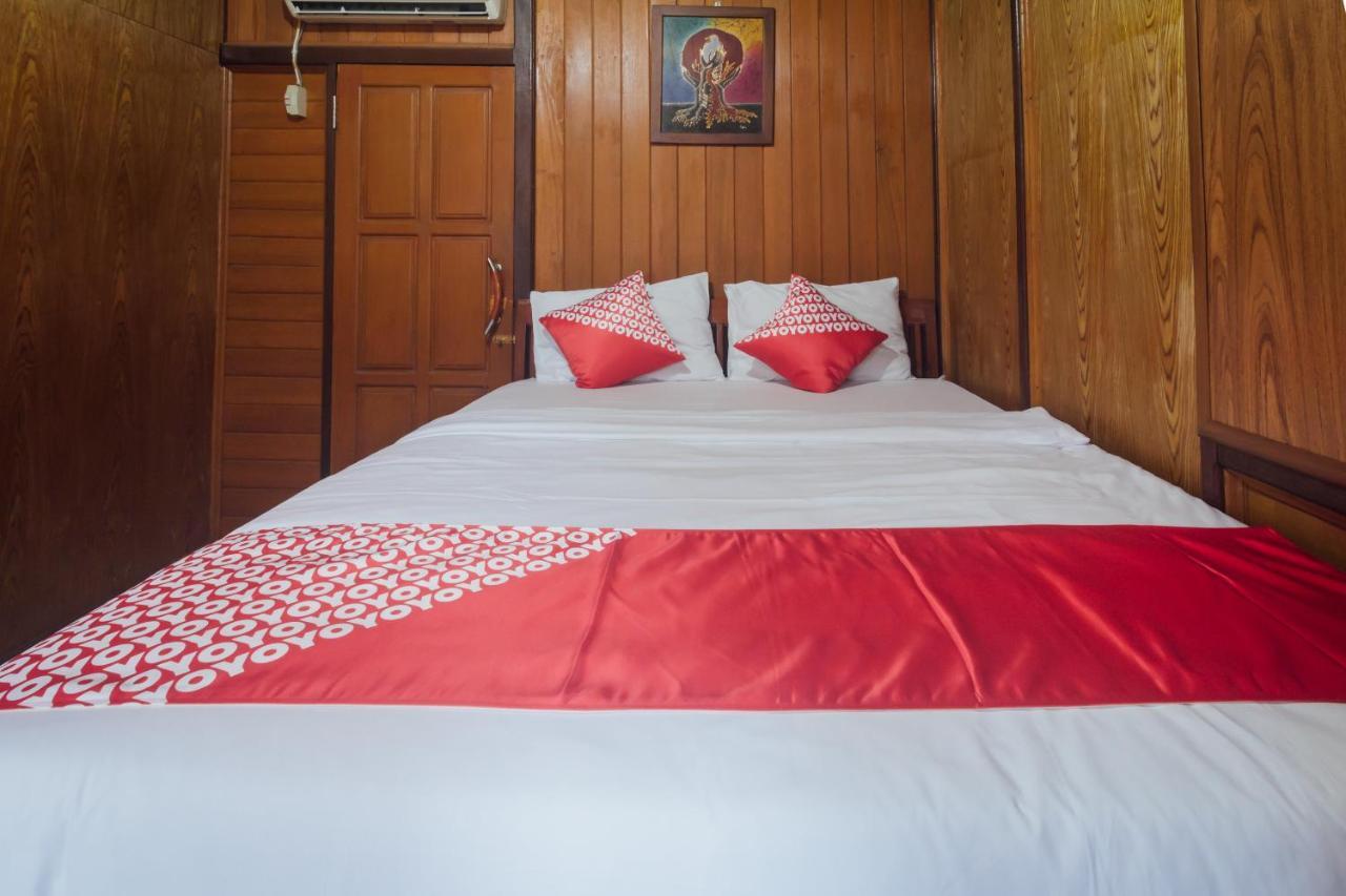 Vaccinated Staff - Oyo 1300 Crecia Guest House Hatu Exterior photo