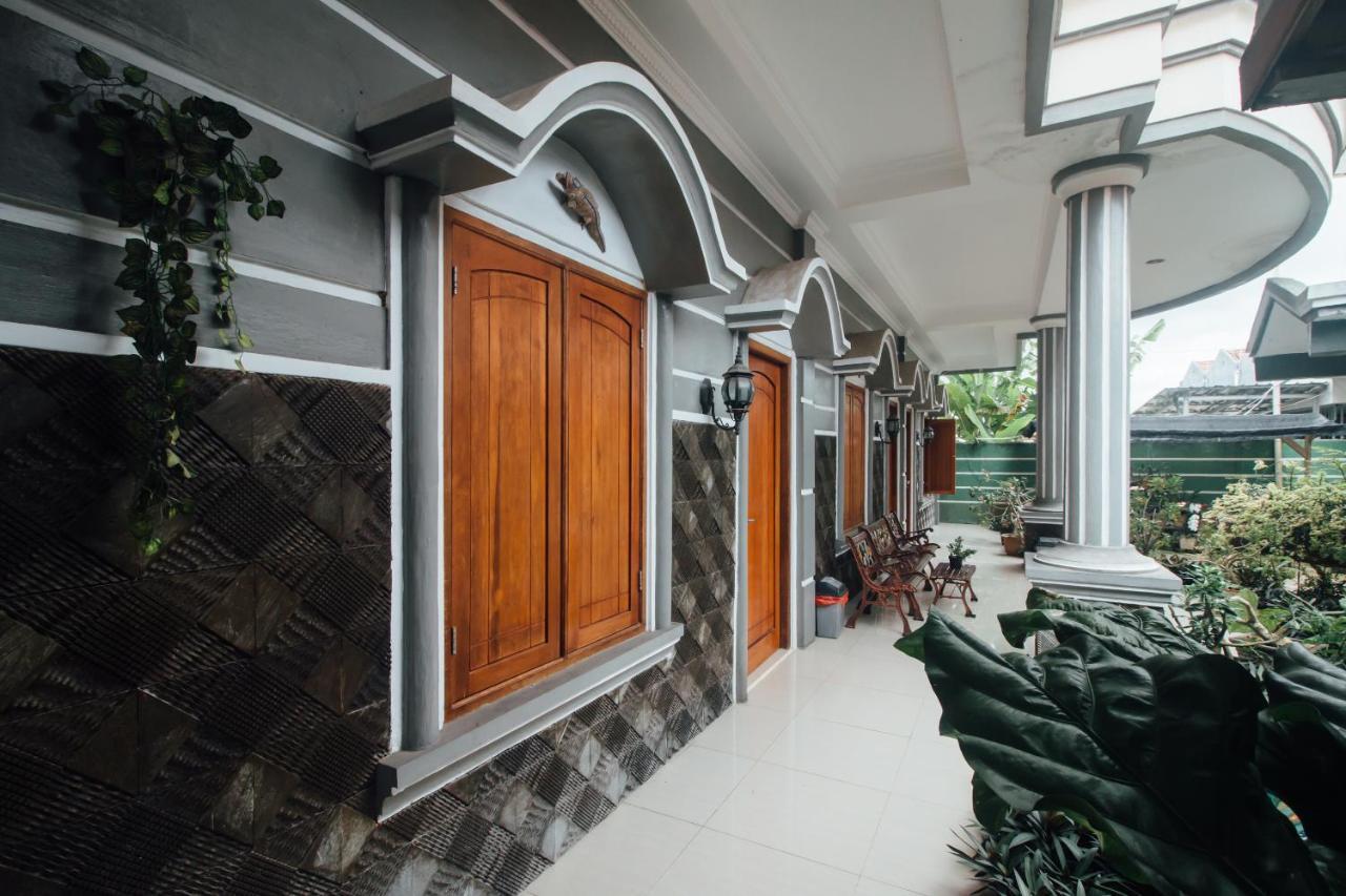 Vaccinated Staff - Oyo 1300 Crecia Guest House Hatu Exterior photo